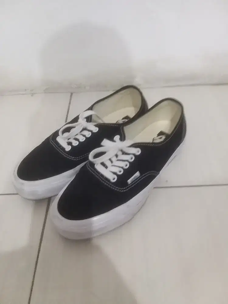 Sepatu vans authentic size 41 mulus original