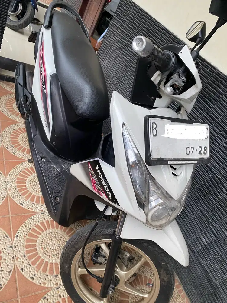 Dijual Honda Beat FI 2013 Putih Mulus