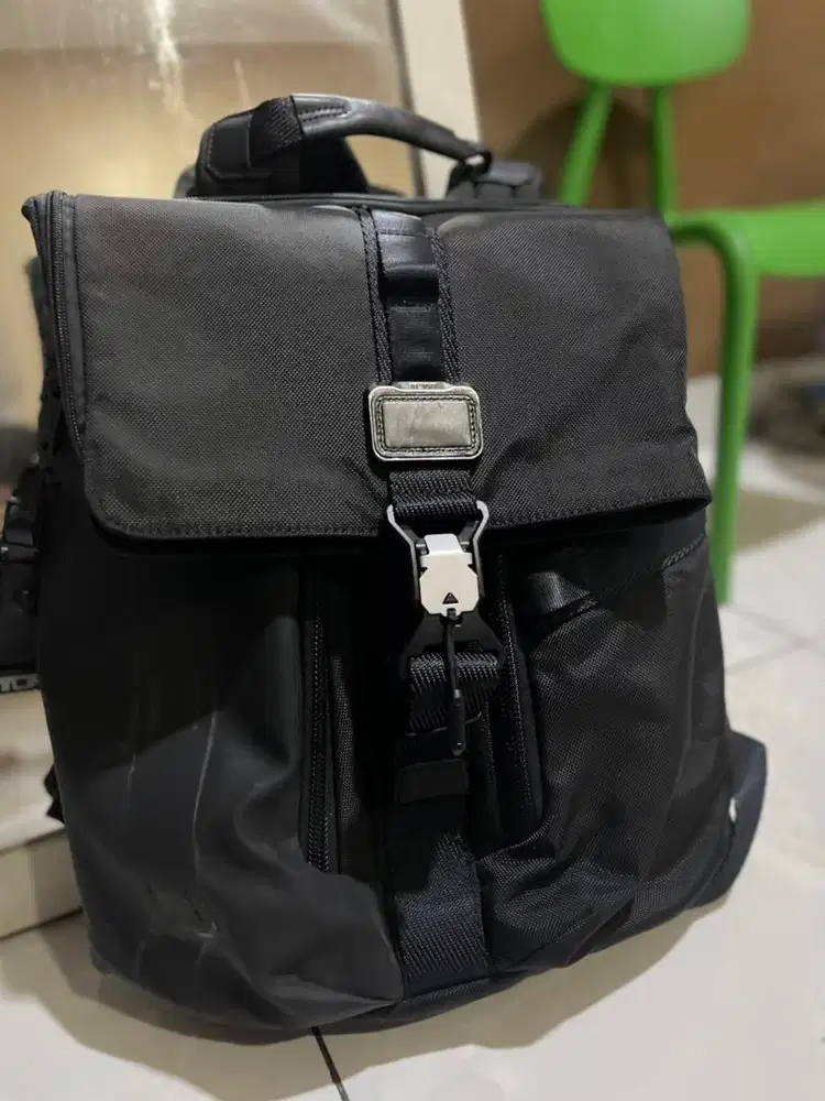 Tas ransel tumi