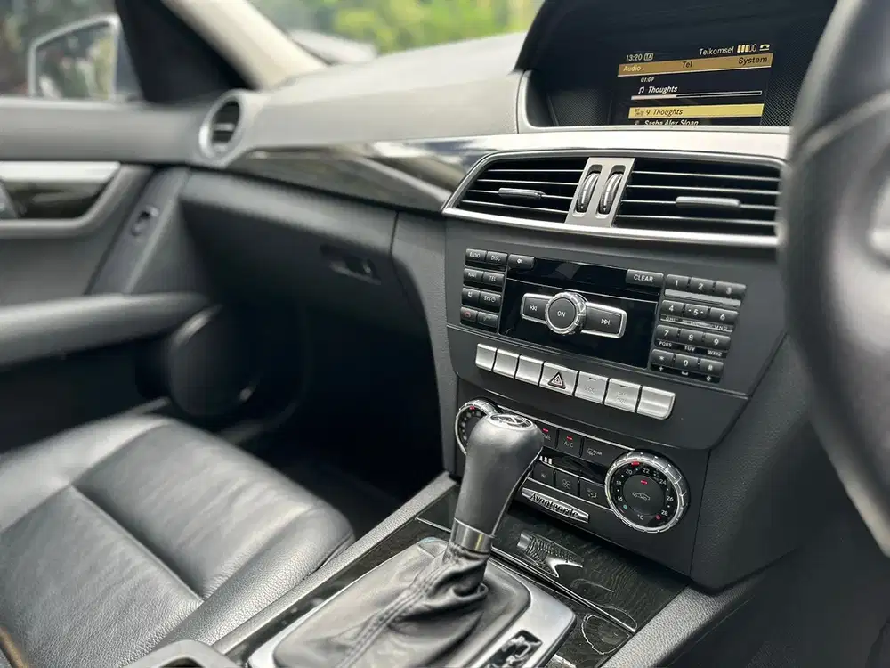 Mercedes-Benz C200 2012 Bensin