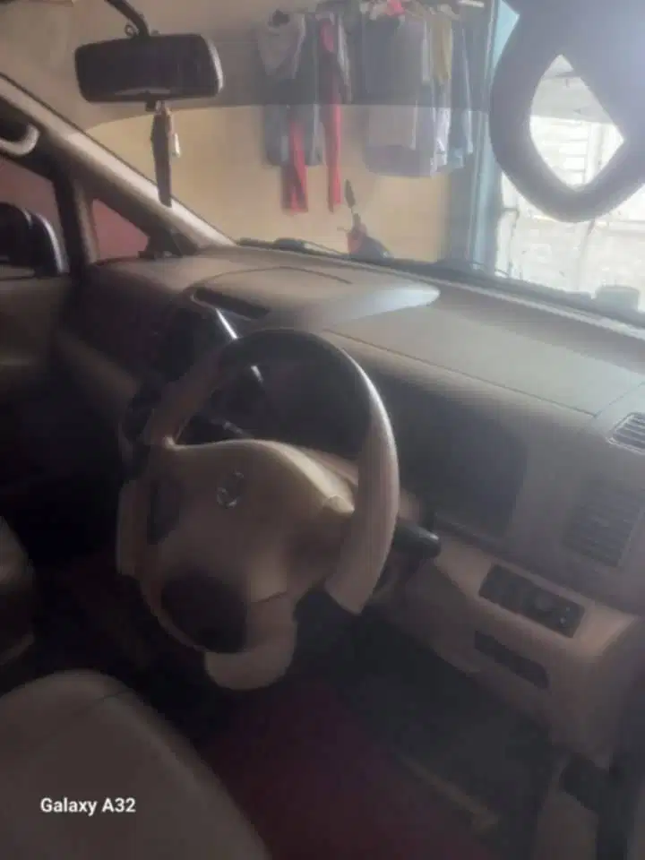 Jual cepet!!! Nissan serena 2005 lengkap
