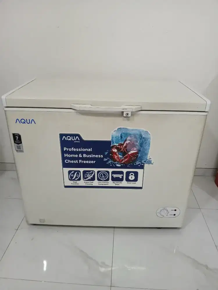 Freezer Box Merk Aqua 200 Liter siap pakai murah bandung