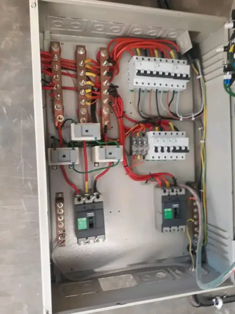 Intalasi listrik dan panel