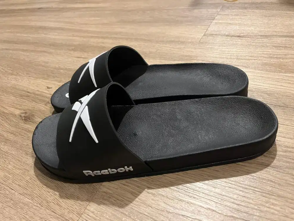 Sandal Reebok Baru