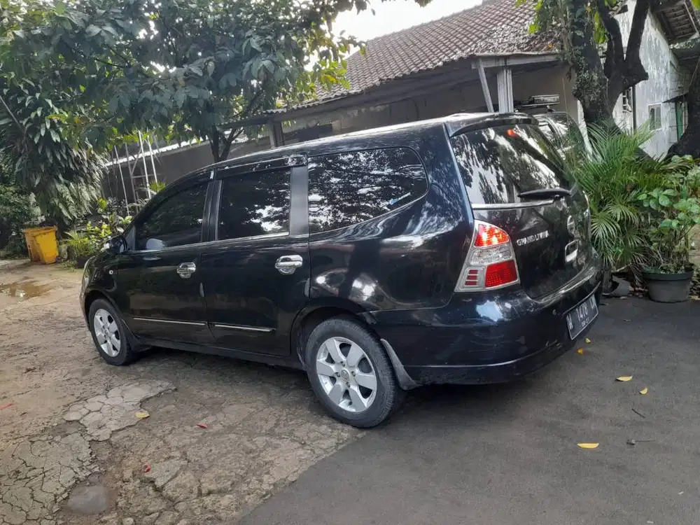 Nissan Grand Livina XV 1.5 AT