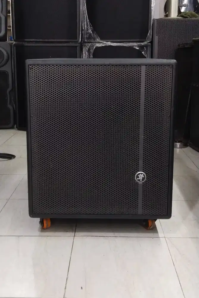 1 Pcs Subwoofer Aktif Mackie 15 Inchi HD501 Kondisi Normal Masih Mulus