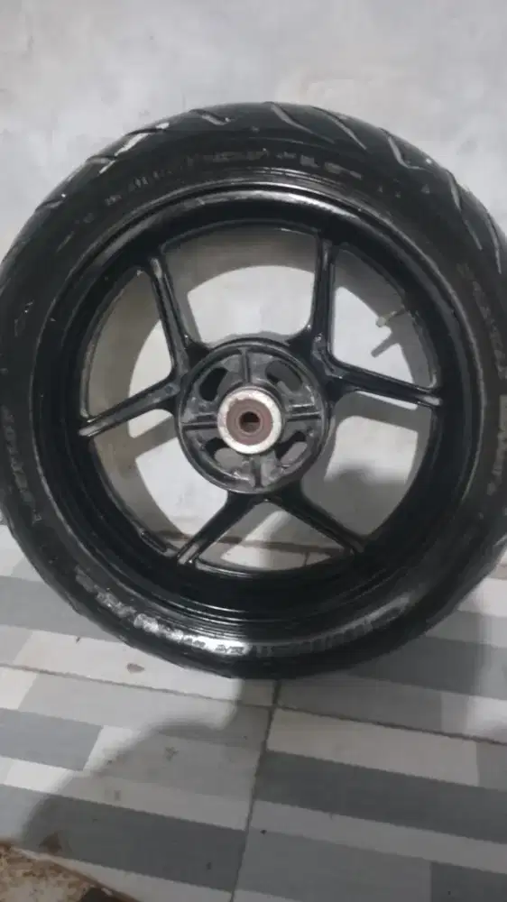 velg Dan Ban Ninja 650cc kondisi masih bagus