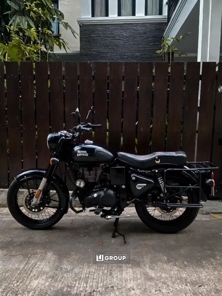 FOR SALE!! Royal Enfield Classic 500 Stealth Black 2018