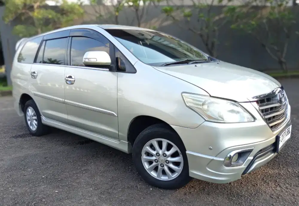 Toyota Kijang Innova Barong 2.0 V Lux AT Bensin 2014 Silver Istimewa