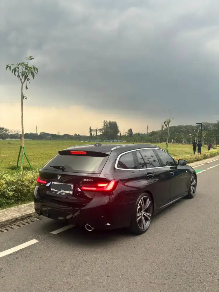 BMW G21 330i M Sport Touring Black On Red