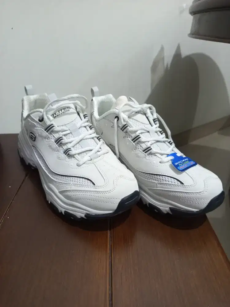 Sepatu Sketchers D'Lites Light Gray Air-Coded Memory Foam