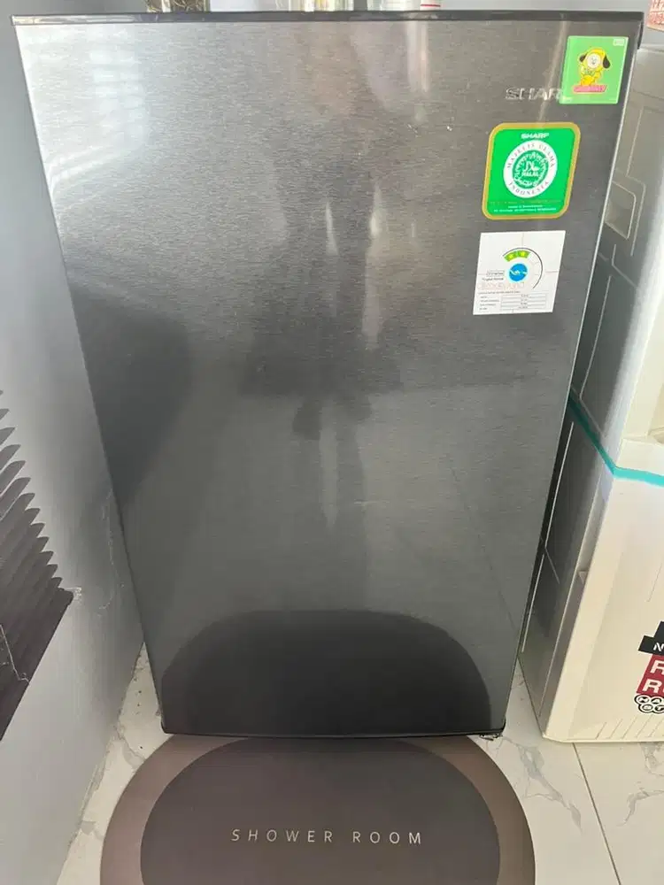 Kulkas sharp 1 pintu mulus nego
