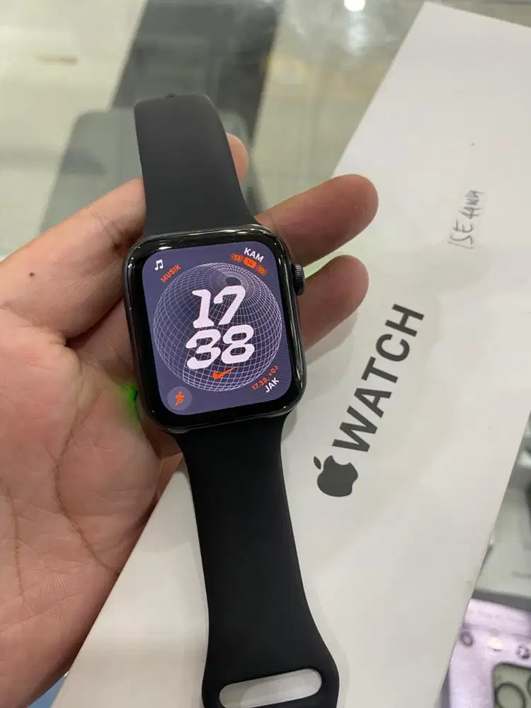 iWatch SE 2 44mm Fullset Tinggal Pakai