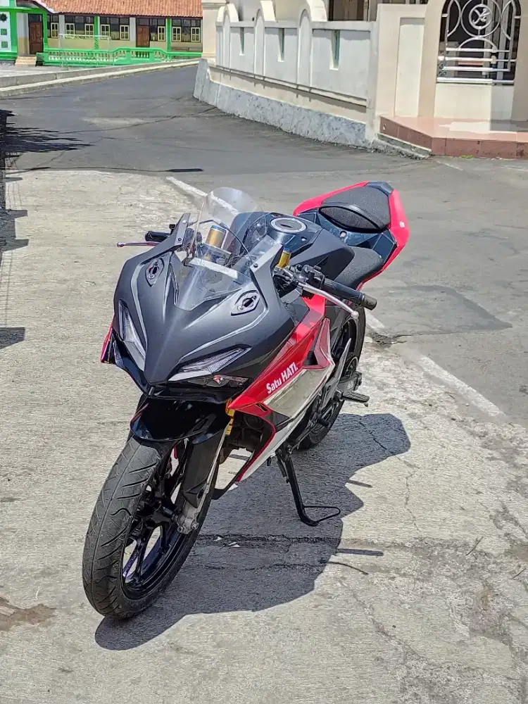 HONDA CBR 150 R