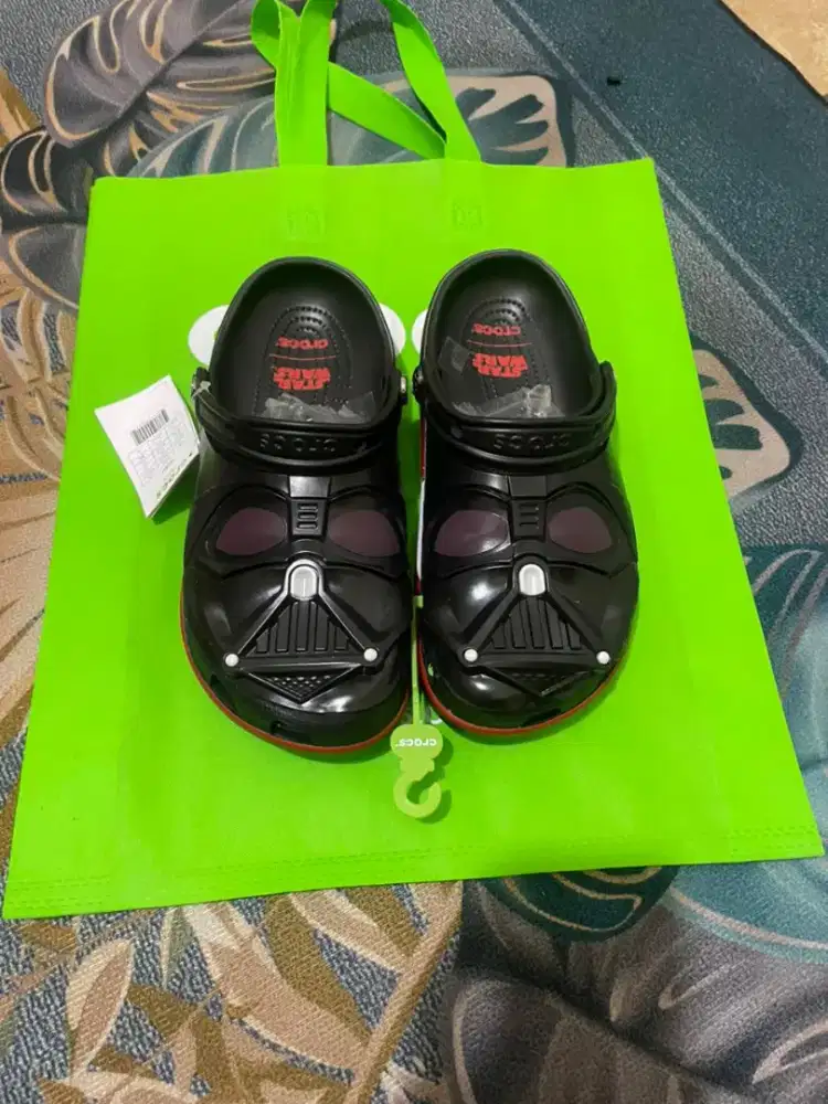 CROCS X STAR WARS SZ 41