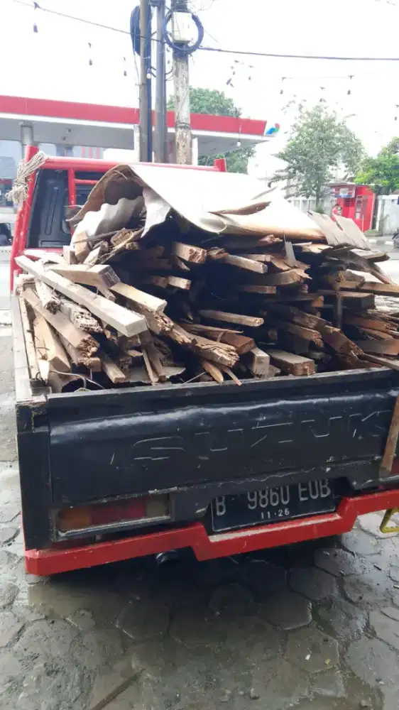 Buang puing dan buang sampah proyek
