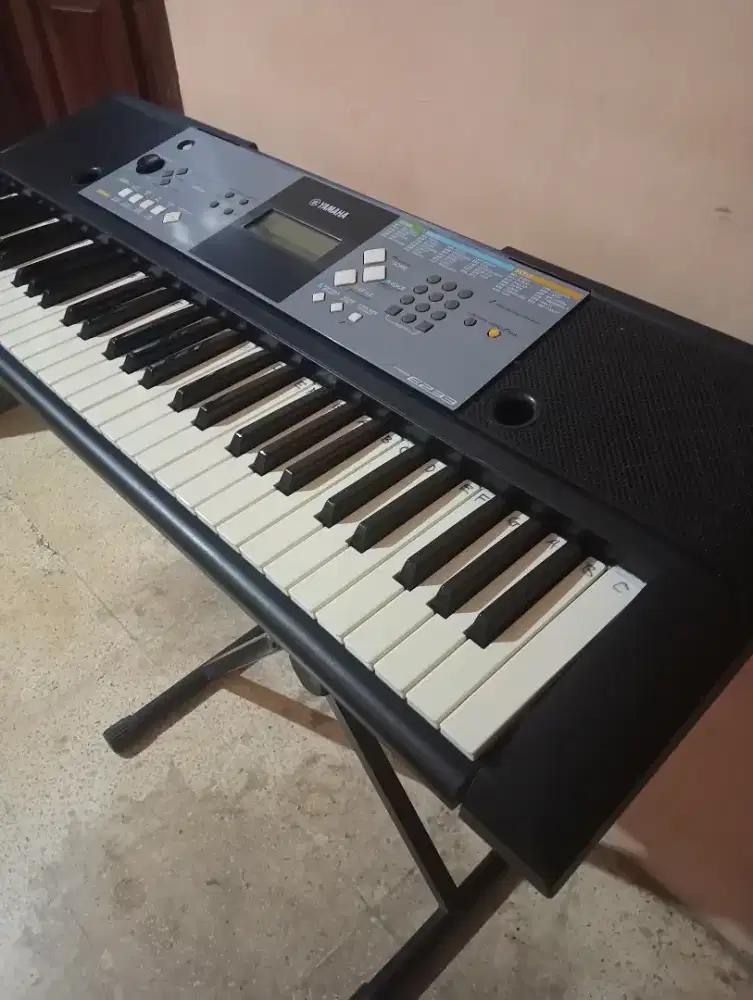 Keyboard psr E233