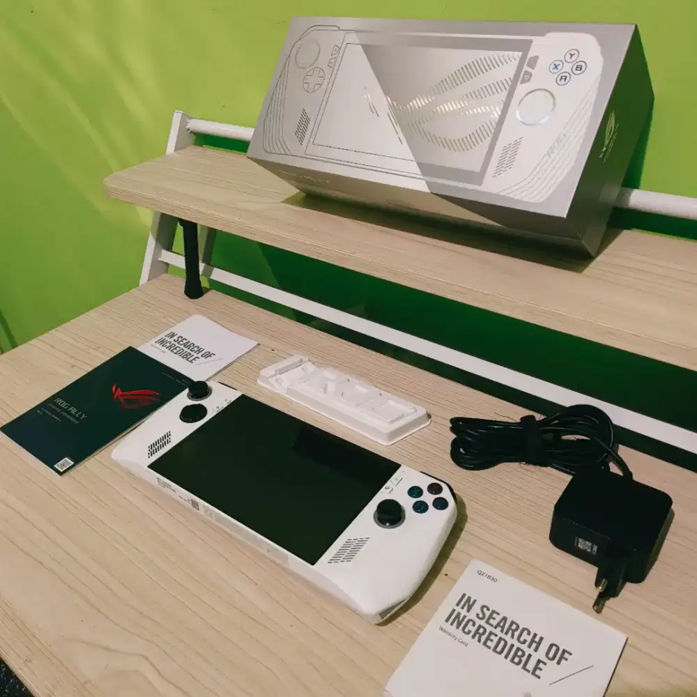 Asus rog ally z1 extreme handheld portable gaming