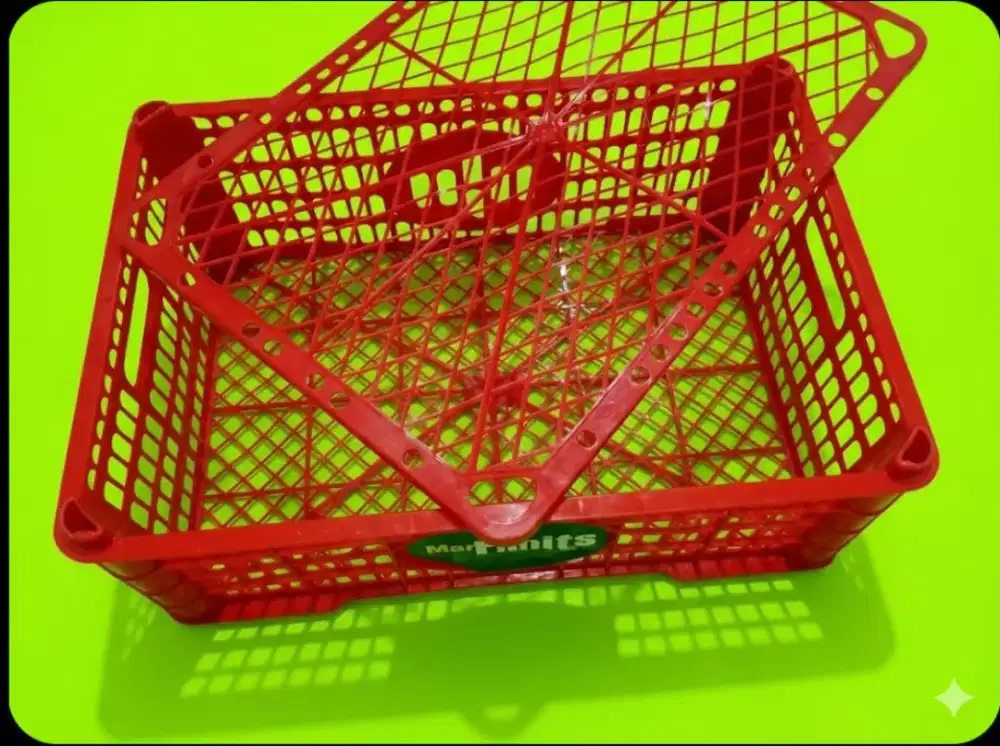 KERANJANG PLASTIK BEKAS BUAH, ADA TUTUPNYA, WARNA MERAH