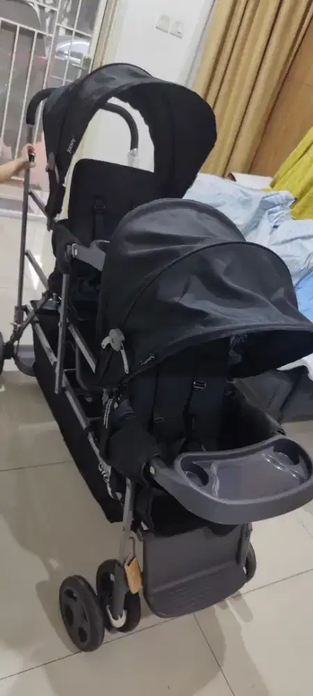 Joovy Big Caboose - Stroller for 3 babies