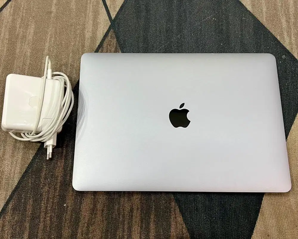 macbook pro 2016 ssd 256gb kelengkapan unit charger pemakaian pribadi