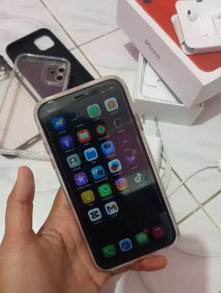 IPHONE 11 128 merah