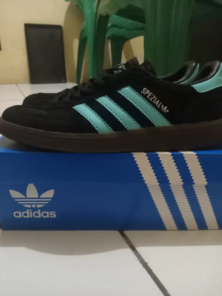 Sepatu Adidas Spezial ukuran 41 ( 25.5 cm ) No Minus