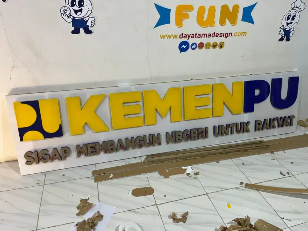 Papan nama indor dan outdor