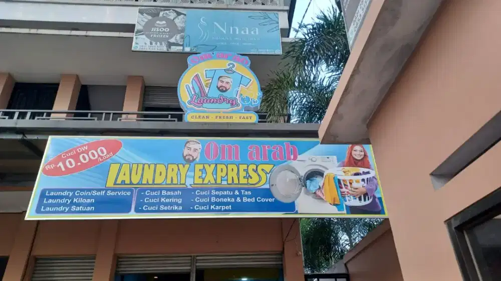 Papan nama laundry billboard dan neonbox