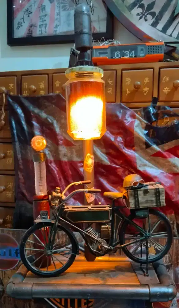 Lampu meja duduk diecast sepeda motor roundtank logam vintage