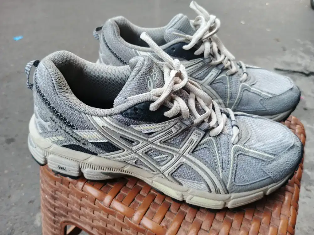 Jual sepatu asics kahana 8 original size 43 bisa kirim bayar cod