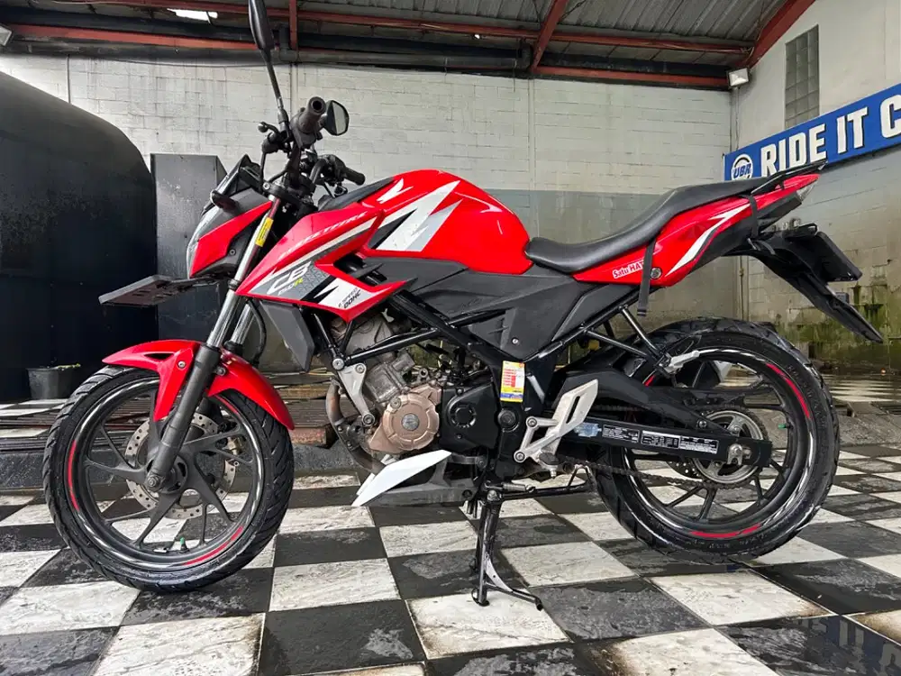 Jual motor honda CB150R 2016