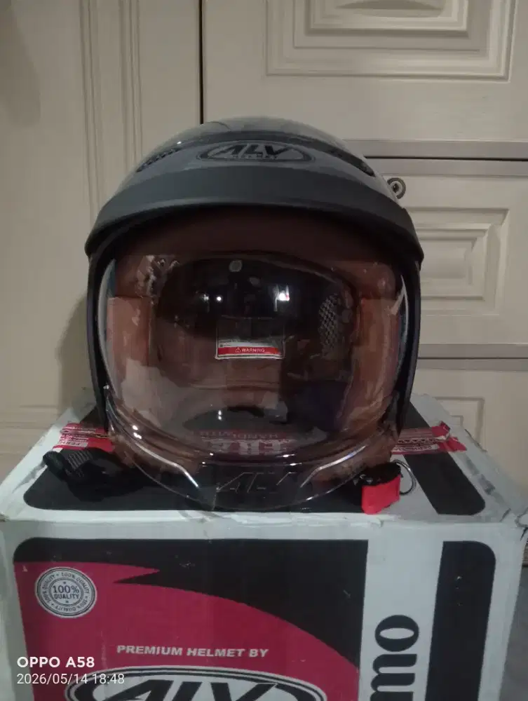 Helm alv nemo like new