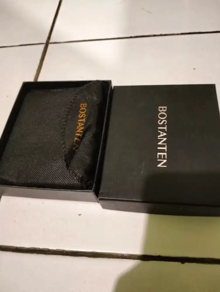 Dompet kulit pria merk bostanten