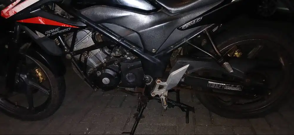 Motor CB150R...