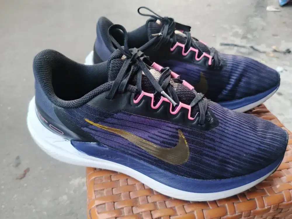 Jual sepatu Nike airwinflo size 42 bisa kirim bayar cod d tempat