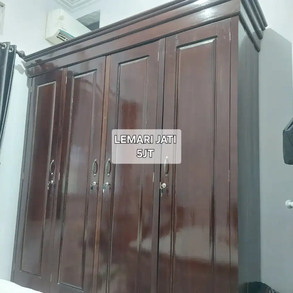 Lemari jati bahan kokoh