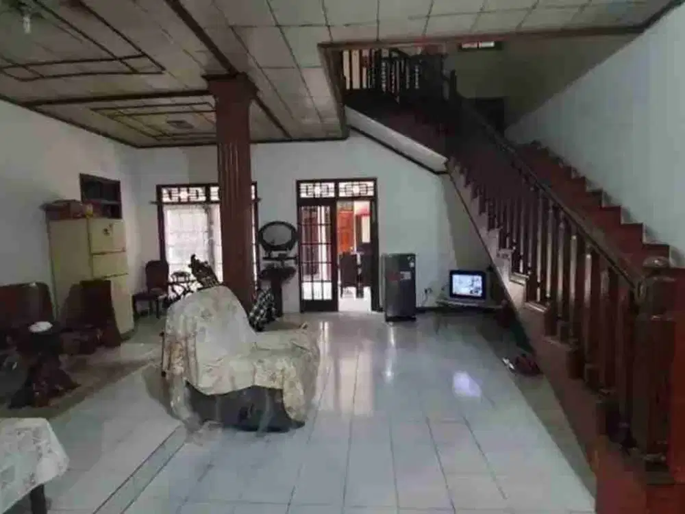 rumah lama 2 lantai bisa utk kostan area komersil /K1 bisa bangun 11 lantai