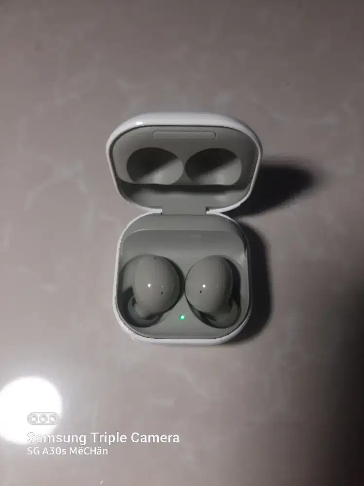 TWS samsung ear buds