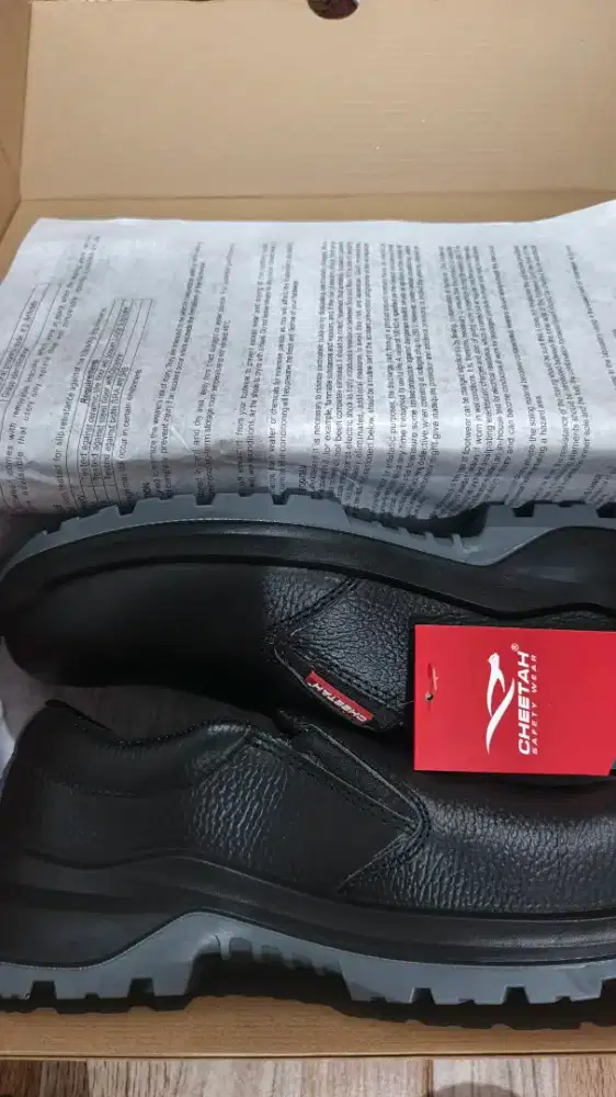 Sepatu safety cheetah
