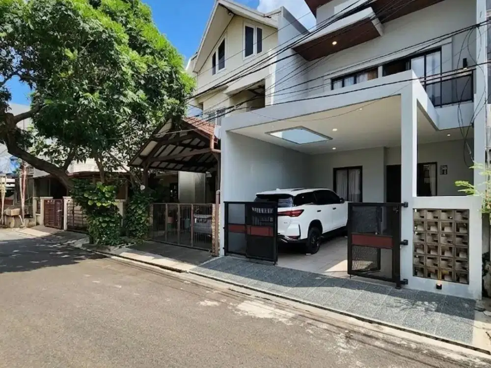 Rumah Modern Minimalis 2,5 Lantai di Area Pondok Indah Jakarta Selatan