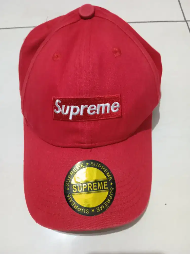 Topi Supreme pria