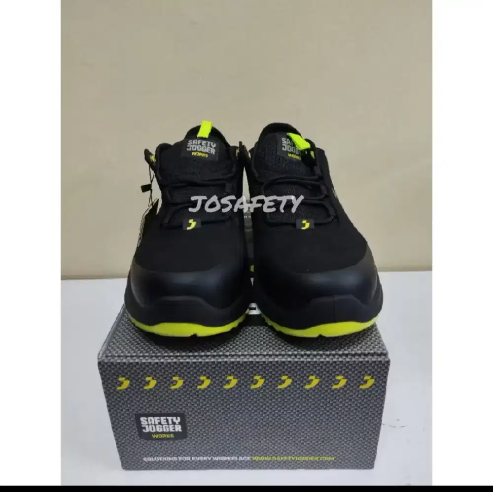 Sepatu safety jogger