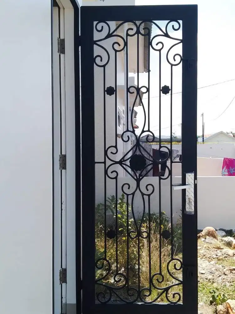 Pintu besi minimalis medan