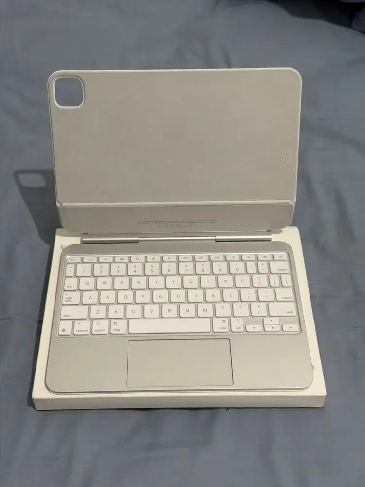 MAGIC KEYBOARD APPLE IPAD PRO 11 INCH M4 M5 LIKE NEW BARU BELI
