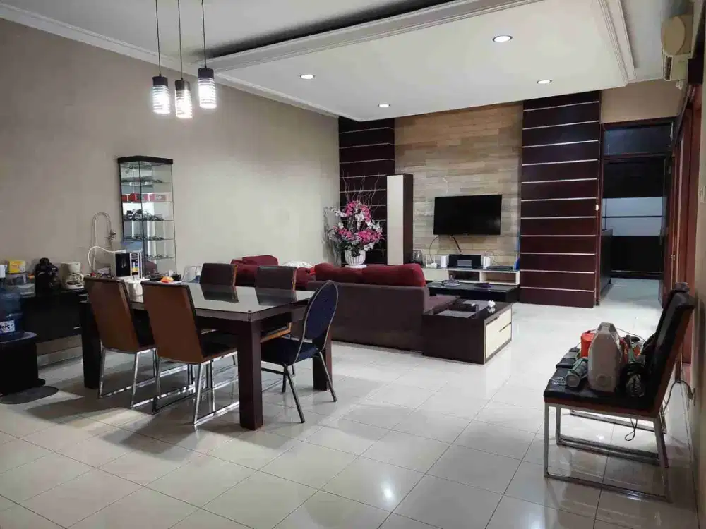 Jual Rumah Singgasana Pradana Bandung 3+2 KT SHM Carport 2 Mobil