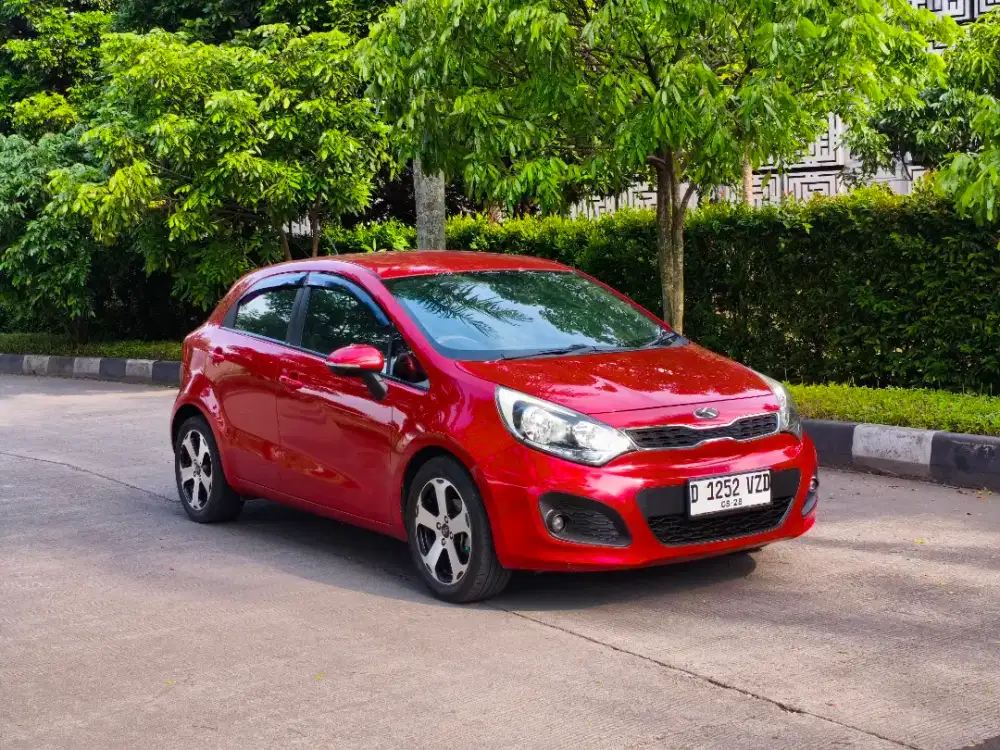 Dp 17jt - Kia Rio SE 1.4 Matic 2013 Warna Merah