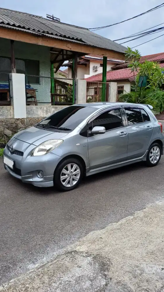Toyota Yaris E 2012 AT
