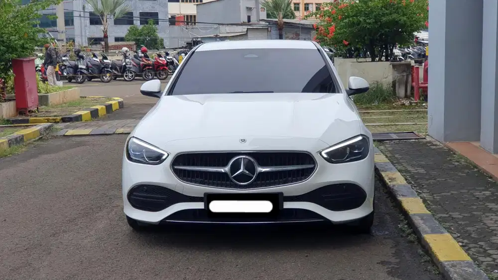 Km 4rb mercedes benz mercy c200 avantgarde line 2024 putih