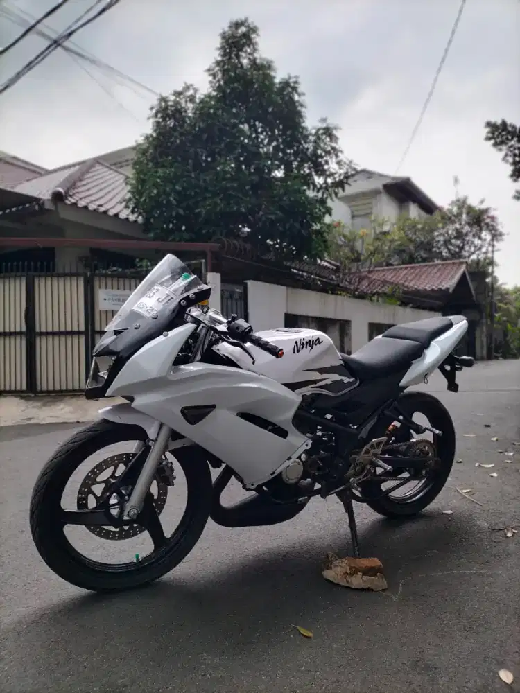 Kawasaki ninja asli putih
